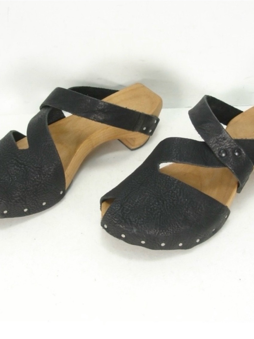 CYDWOQ Black Leather Public Clog